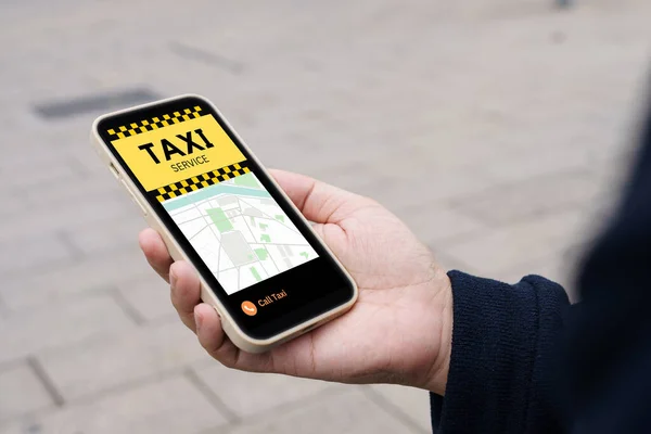 Man Downtown City Street Ordering Taxi Using Smart Phone App — Stock Photo, Image