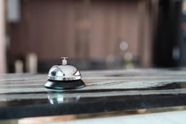 Servis zilli otel resepsiyonu. Çağrı servisi için resepsiyon zili.