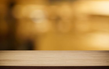 Boş ahşap masa üstü ve arka plan bulanıklığı metin pazarlama promosyonu için boş ahşap masa alanı. boş tahta tablo kopyalama alanı arkaplanı