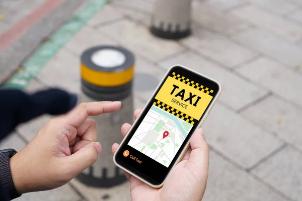 Man Downtown City Street Ordering Taxi Using Smart Phone App — Stock fotografie