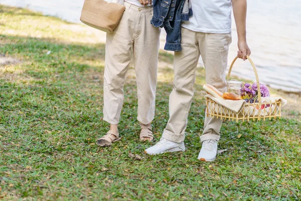 Couple Walking Garden Picnic Basket Love Couple Enjoying Picnic Time — Stockfoto