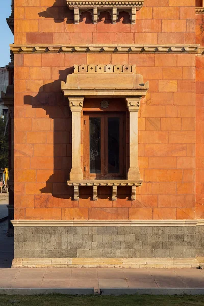 Geschnitzte Bögen Und Fenster Der Festungsmauer Der Mahatma Gandhi Hall — Stockfoto