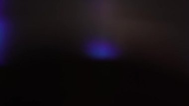 Holografide arka plan. Gökkuşağı arka planı. Gökkuşağının gradyanı. Neon metal yüzey yatay çizgileri. Renk hareketi. Yüksek kalite 4k görüntü