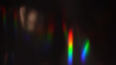Holografi ile disko arka planı. Gökkuşağı arka planı. Gökkuşağının gradyanı. Metal bir yüzeyde neon yatay çizgiler. Renk hareketi. Yüksek kalite 4k görüntü