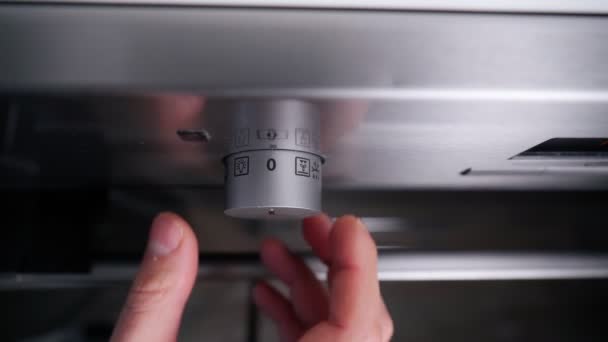 Bakprogramma Elektrisch Ovenbedieningspaneel Man Met Elektrische Oven Moderne Huishoudelijke Apparaten — Stockvideo
