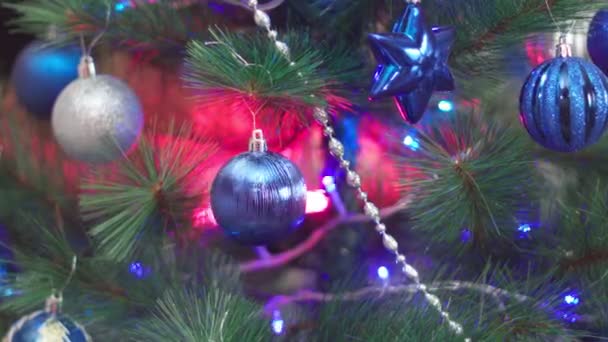 Vánoční Stromek Zdoben Ozdobami Světly Veselé Vánoce Svátky Nový Rok — Stock video
