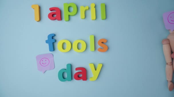4月1日愚か者の日の概念 青の背景 — ストック動画