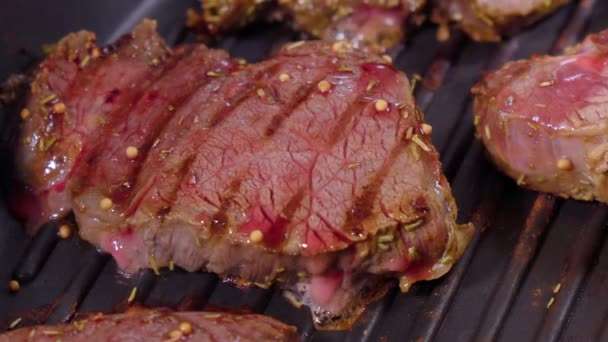 Steak Boeuf Grillé Dans Une Poêle Ingrédients Pour Cuisson Concept — Video