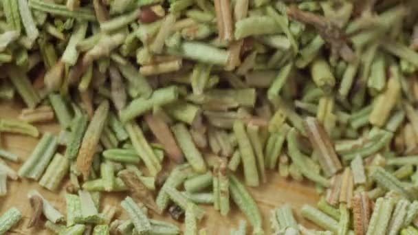 드라이 스파이스 로즈마리 클로즈업 요리용 향료와 매크로보기 — 비디오