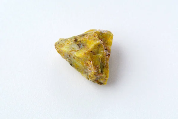 Rzadki Głaz Opal Minerał Białe Tło Opal Jest Nawodnioną Bezpostacią — Zdjęcie stockowe