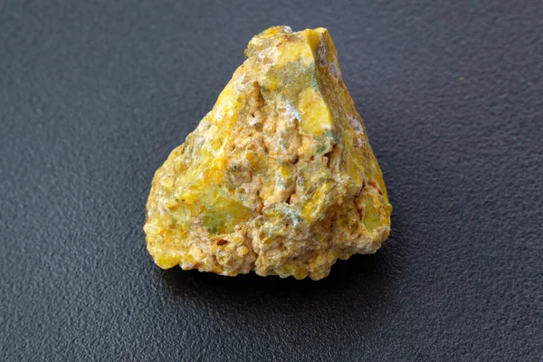 Kristal Jingga Kasar Mineral Yang Belum Dipoles Close Latar Belakang — Stok Foto