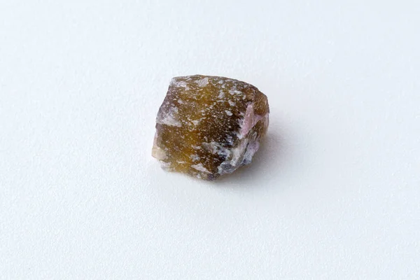 Naturalne Mineralne Kryształy Fluorytu Mineralny Fluoryt Półprzezroczysty Kamień Białe Tło — Zdjęcie stockowe