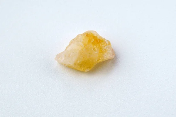Kryształ Cytrynowego Żółtego Kwarcowego Kamienia Mineralnego Białe Tło — Zdjęcie stockowe
