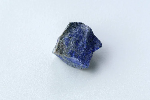 Dumortierite Close Blue Mineral Macro Outdoor Shot Geology White Background — Foto Stock