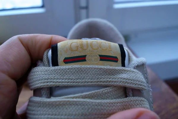 Tyumen Russia Febbraio 2023 Gucci Sneaker Elegante Gucci Marchio Italiano — Foto Stock
