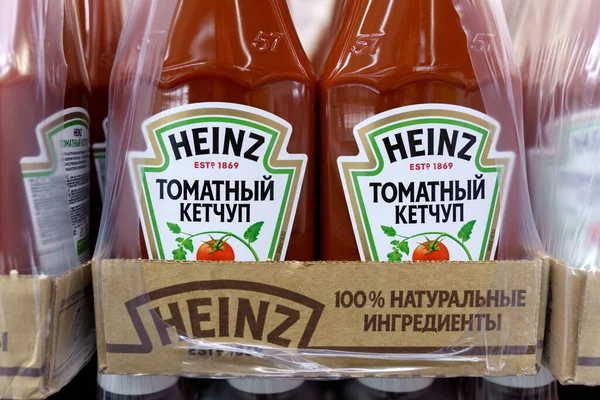 Tyumen Russia January 2023 Lots Heinz Tomato Ketchup Displayed Shelves — Stock Photo, Image