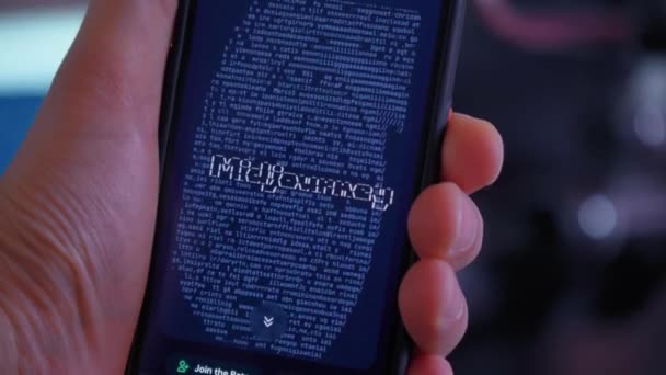 俄罗斯蒂门 2023年3月24日 中程人工智能生产专有人工智能 拿着智能手机Iphone的男人 — 图库视频影像