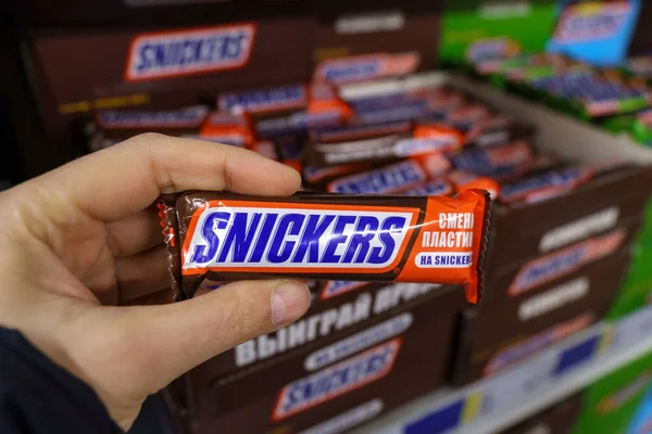 Tyumen Oroszország Március 2023 Snickers Egy Jól Ismert Márkájú Csokoládé — Stock Fotó