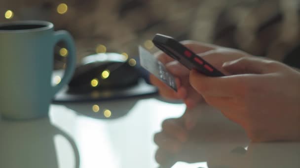 Hände Mit Kreditkarte Smartphone Für Digitales Banking Internet Bezahlung Online — Stockvideo