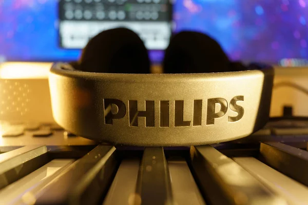 Tyumen Russie Juin 2023 Philips Logo Shp9500 Casque Type Ouvert — Photo
