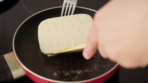 Cozinhar Tofu Numa Frigideira Queijo Casa Campo Assado Indiano Foco — Vídeo de Stock