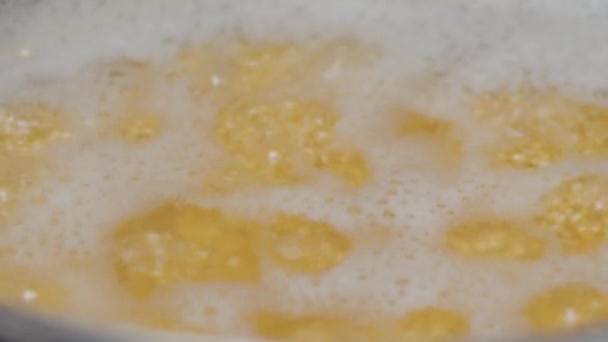 Vaření Quinoa Groats Close Makro Zdravé Dietní Krupice Selektivní Zaměření — Stock video