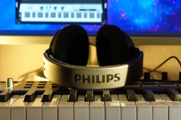 Tyumen Rusia Junio 2023 Philips Shp9500 Auriculares Philips Una Empresa — Foto de Stock