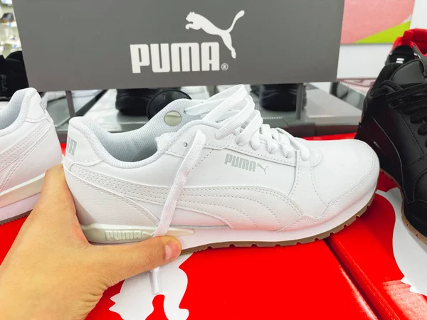 Tyumen Rusland Juni 2023 Nieuwe Puma Schoenen Sneakers Trainers Die — Stockfoto