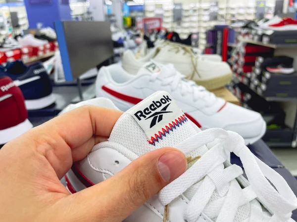 Tyumen Russia June 2023 Reebok Sneakers Bakgrund Närbild Köpa Nya — Stockfoto