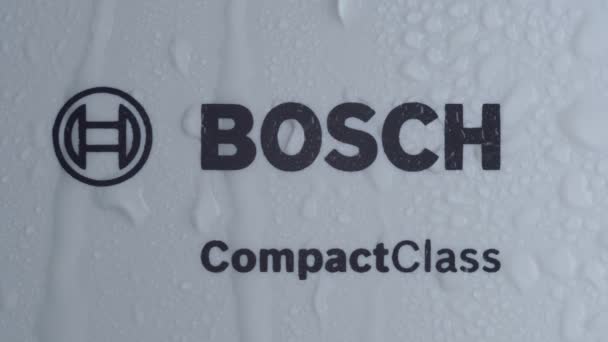 俄罗斯蒂门 2023年6月14日 博世标志接近宏观 Robert Bosch Gmbh是一家德国跨国工程和技术公司 — 图库视频影像