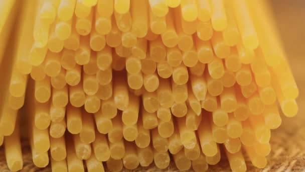 Italiaanse Spaghetti Pasta Raw Food Achtergrond Textuur Close Selectieve Focus — Stockvideo