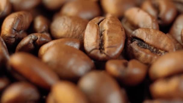 焙煎したコーヒー豆 ダークエスプレッソ アロマ ブラックカフェイン クローズアップ カプチーノ成分 — ストック動画