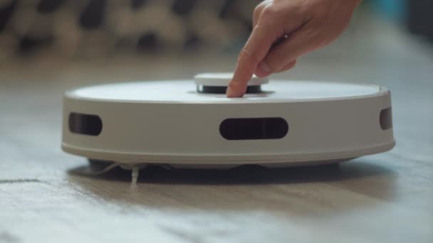 Μοντέρνα Λευκή Ρομποτική Ηλεκτρική Σκούπα Self Drive Cleaning Robot Σύστημα — Αρχείο Βίντεο
