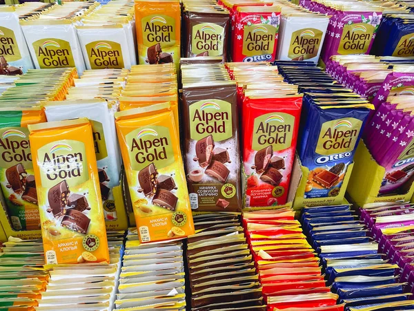 Stock image Tyumen, Russia-June 14, 2023: Alpen gold chocolate on the shelves of a hypermarket. Selective focus