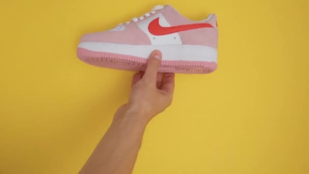 Tyumen Rússia Agosto 2023 Nike Air Force Sneakers Valentines Day — Vídeo de Stock
