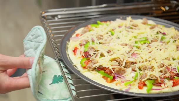 Pizza Cruda Fatta Casa Alla Saint Louis Style Pepperoni Niente — Video Stock