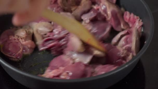 Πυκνό Συκώτι Κοτόπουλου Καλυμμένο Πότισμα Σάλτσας Επιλεκτική Εστίαση — Αρχείο Βίντεο