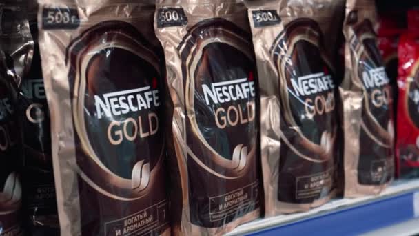 Tioumen Russie Novembre 2023 Emballages Verre Café Instantané Nescafe Gold — Video