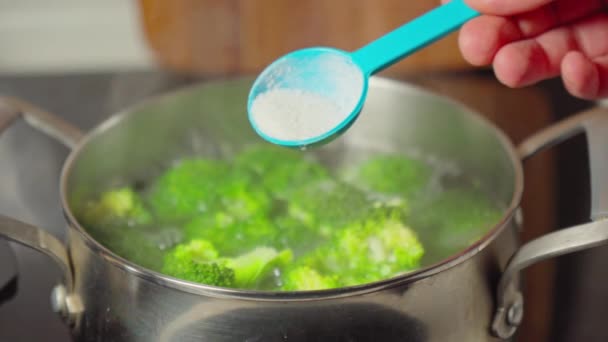 Koření Čerstvá Brokolice Kulinářský Moment Kuchyni — Stock video