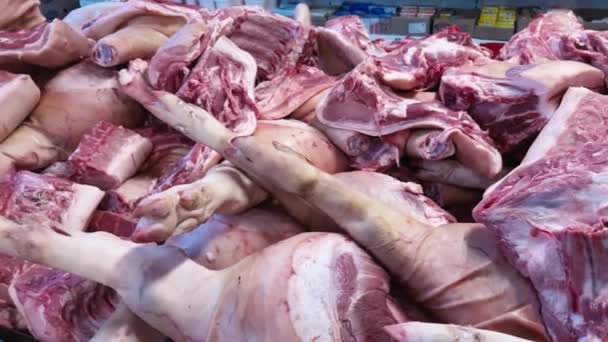 Stos Surowego Mięsa Czekający Kulinarne Przeznaczenie Skupienie Selektywne — Wideo stockowe