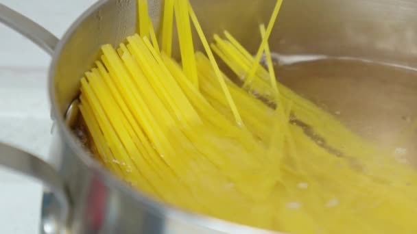 Massa Cozida Água Fervida Foco Suave Pasta Milho Amarelo Sem — Vídeo de Stock