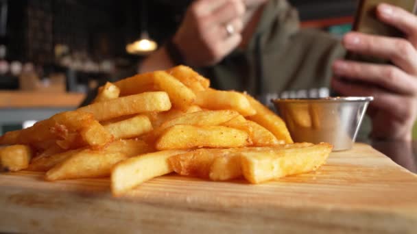 Pile French Fries Wooden Cutting Board Close Selective Focus — Stock Video