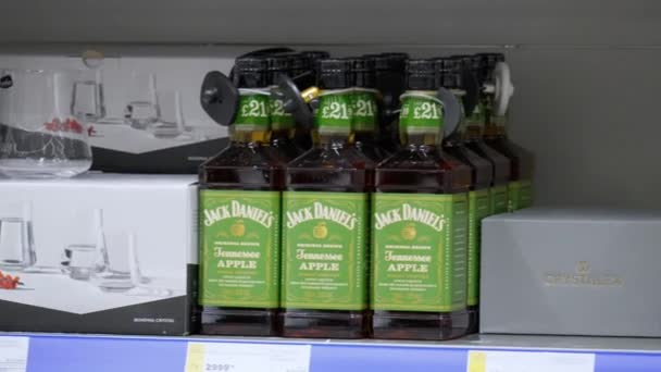 Tyumen Rosja Marca 2024 Różne Butelki Bourbon Jim Beam Wyświetlane — Wideo stockowe