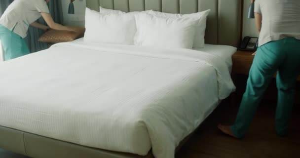 Womans Changing Bedding Room Employees Two Maids Hotel Professionally Make — Stock Video