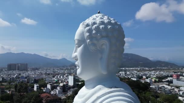 Luftaufnahme Über Big Buddha Vietnam Flycam Senkt Sich Riesigen Weißen — Stockvideo