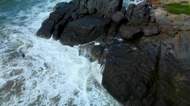 Extreme Wave Frantumazione Costa Grande Oceano Bella Onda Impressionante Potenza — Video Stock