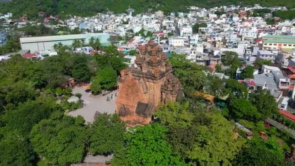 Tower Backdrop Tall Pagoda Blue Sky Aerial View Ponagar Tower — Stock Video