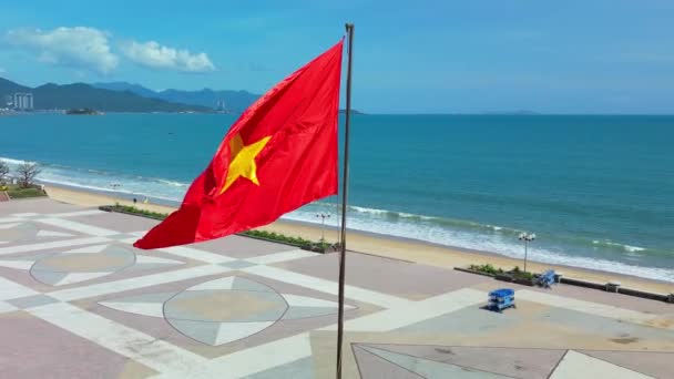 Bandeira Vietname Atingido Por Drone Praça Central Cidade Nha Trang — Vídeo de Stock