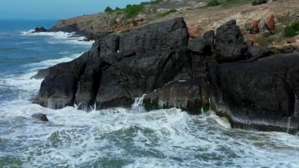 Extreme Wave Frantumazione Costa Grande Oceano Bella Onda Impressionante Potenza — Video Stock