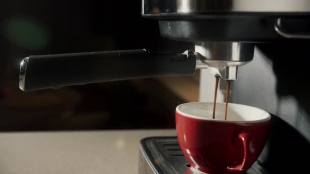 Pouring Black Coffee Cup Top View Coffee Pour Cup Geyser — Stock Video